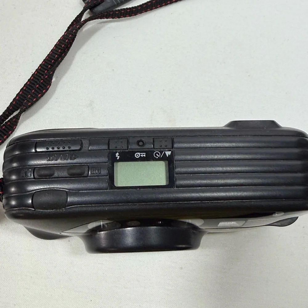 Nikon Zoom Touch 470 QD with case